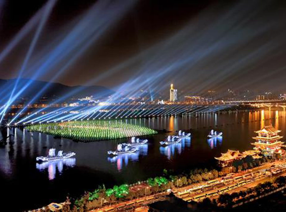 第七屆中國(guó)中部投資貿(mào)易博覽會(huì)《湘江之韻》大型全景激光音樂(lè)焰火晚會(huì)?