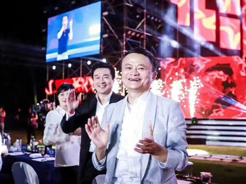 馬云鄉(xiāng)村教師獎頒獎典禮焰火秀《心有光芒，必有遠(yuǎn)方》